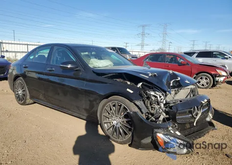 2017 Mercedes-Benz C 300 4Matic из США, поврежденный, VIN 55SWF4KB1HU207099